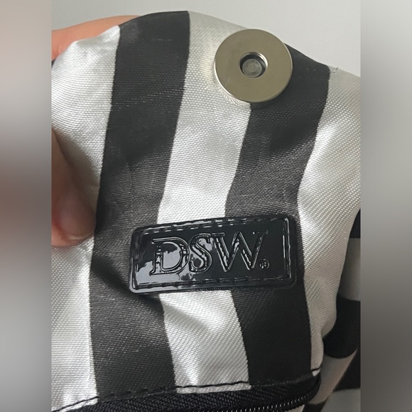 DSW Reversible Purse Bag Black Striped Lady Tree Walking Dog Couple Park Bench - Picture 10 of 13